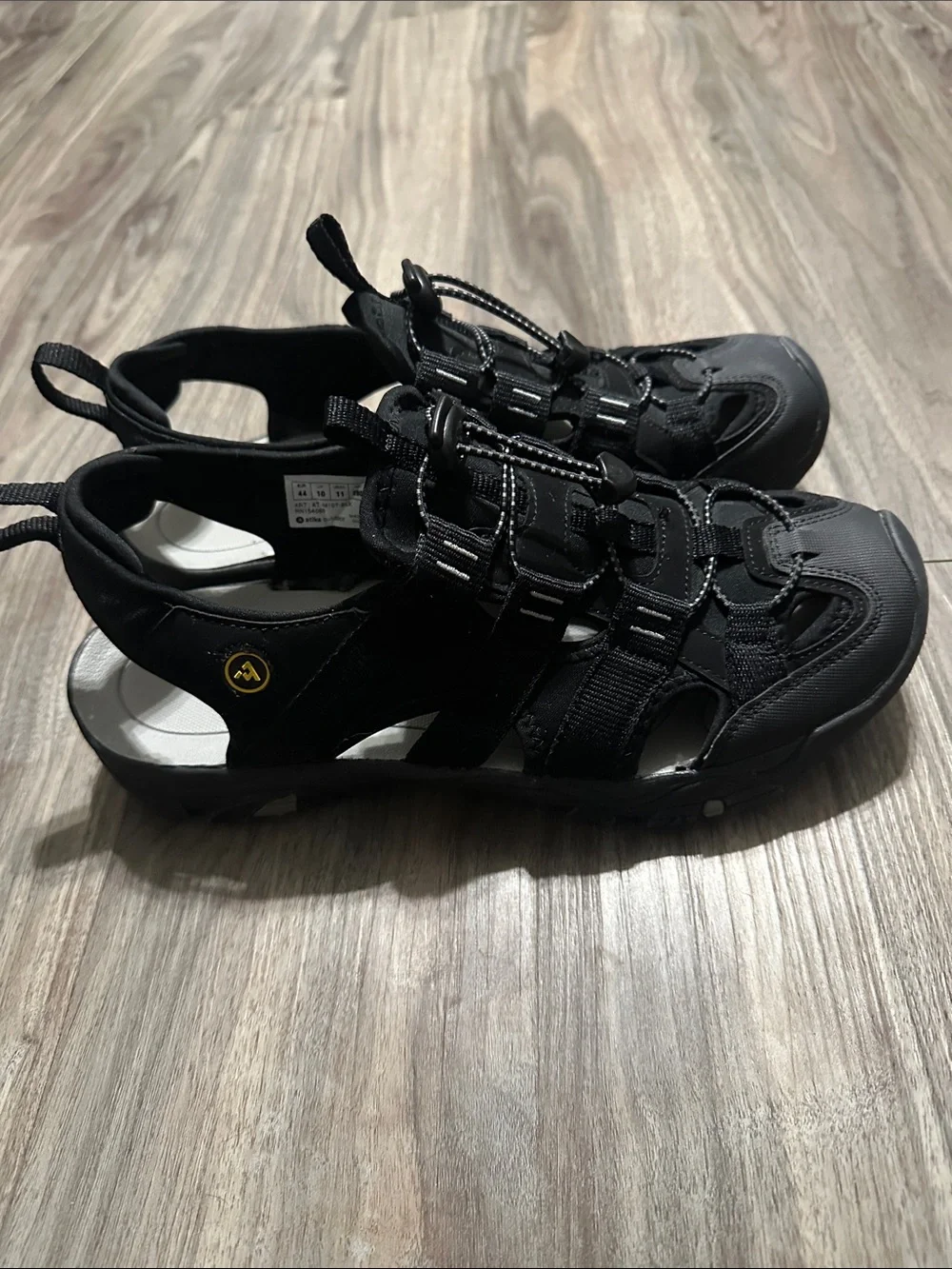 Men's Black Outdoor Trail Sandals with Secure Bungee Closure